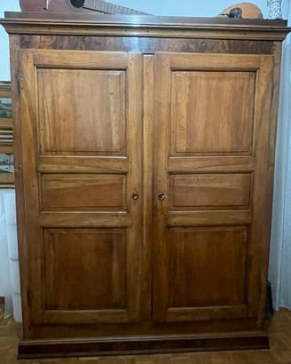 Armadio a due ante in legno tipo dispensa