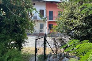 CASA SEMINDIPENDENTE A CASTELLETTO CERVO