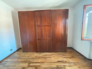 Armadio in legno scorrevole