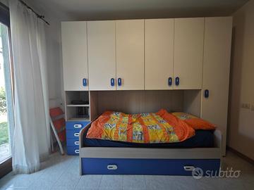 Cameretta, divano, soggiorno come nuovi.