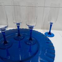 Set di 4 flute blu China con vassoio in tint