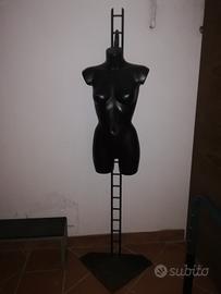 Manichino banco/negozio nero