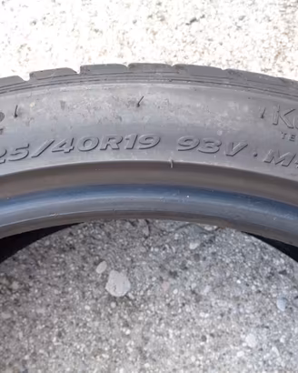 2 gomme invernali hankook 225 40 19