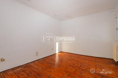 Casa indipendente accostata da ristrutturare