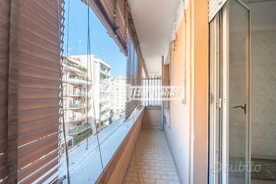 QUADRILOCALE DOPPI SERVIZI CON BALCONI