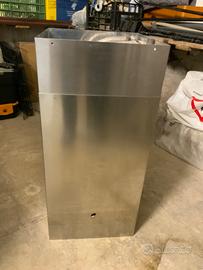 Cappa in acciaio con supporto