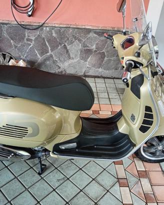 vespa 300 GTS 75 TH