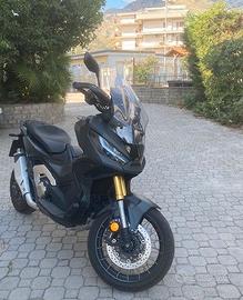 Xadv 750