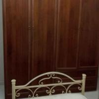 Tavolo sedie e armadio