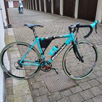 Bici Bianchi da corsa in fibra di carbonio