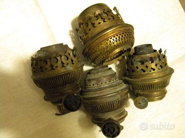 Ricambi per lumi a petrolio.