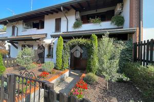 VILLA A SCHIERA A BREGNANO