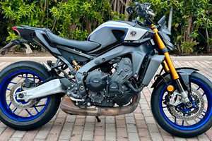 YAMAHA MT-09 SP ‘24 + 2 treni di gomme al 60%