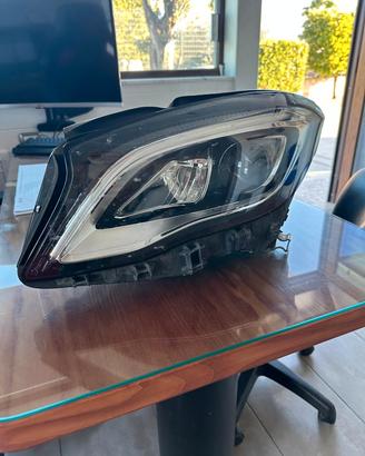 Ricambi fanale anteriore Mercedes Classe GLA 220