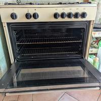 Cucina a gas 5 fuochi con forno elettrico ventilat