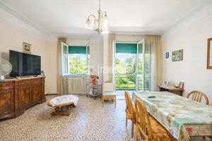 QUADRILOCALE DI AMPIE METRATURE CON DOPPI SERVIZI