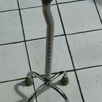 Bastone quadripode per disabili/anziani