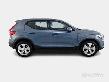 VOLVO XC40 T3 Momentum Pro