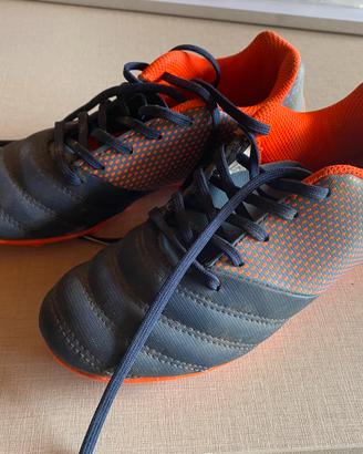 Scarpe con tacchetti 32