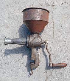 Macchina spremi pomodori d'epoa