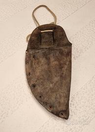 Fodero in pelle antico per coltello o utensile