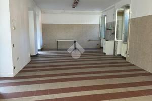 NEGOZIO A TRESCORE BALNEARIO