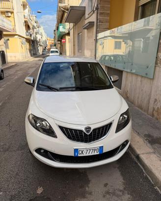 Lancia y 1.0 hybrid