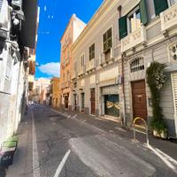 Ribassato ampio locale con destinazione mista