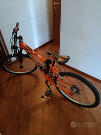 Mountain Bike EVO Xtreme arancione e nera