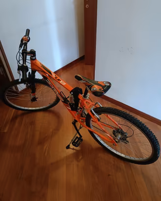 Mountain Bike EVO Xtreme arancione e nera