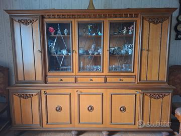 Credenza in legno massello stile classico