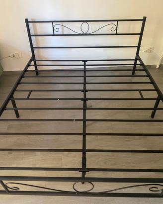 Struttura letto matrimoniale in ferro battuto