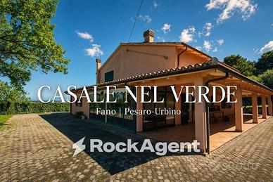 Rustico / Casale di 370 m² con 5 locali e box auto