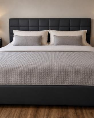 Letto matrimoniale 200x200 con testiera imbottita