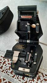  coltello  da taglio x    cavo ottico  