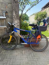 Bicicletta mountain bike