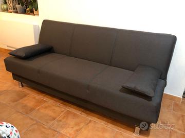 Divano modello Clark pari al nuovo, colore nero.
