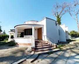 Villa indipendente con giardino, Baia Verde