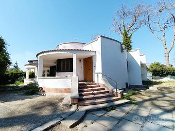 Villa indipendente con giardino, Baia Verde