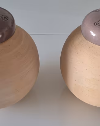 Coppia di vasi artiganali in ceramica 