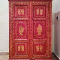 Credenza etnica indiana dipinta a mano