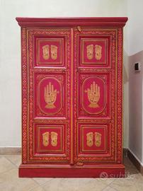 Credenza etnica indiana dipinta a mano