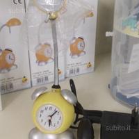 Lampada da tavolo con orologio sveglia