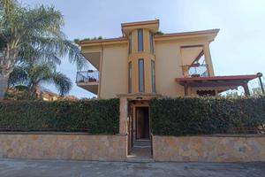Villa di 370 m² con più di 5 locali a Giugliano in