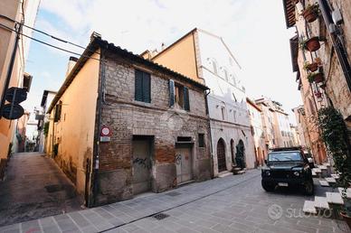 3 LOCALI A PERUGIA