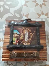Appendi chiavi in legno Lourdes