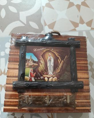 Appendi chiavi in legno Lourdes