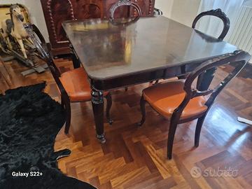 tavolo da pranzo antico con 4 sedie e credenza  