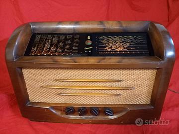 Radio d'epoca anni 40 MAGNADYNE SV87 modificata