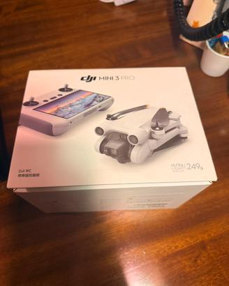 DJI Mini 3 Pro con radiocomando DJI rc con schermo